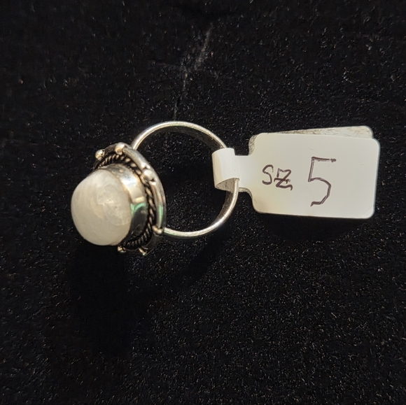 NWOT Oval Moonstone and Oxidized Silver Handmade Women's Ring Size 5 - Picture 3 of 7